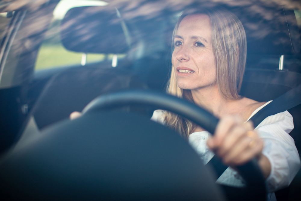 Kobieta prowadząca samochód